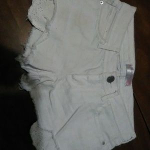 White jean shorts with flower pockets wore once